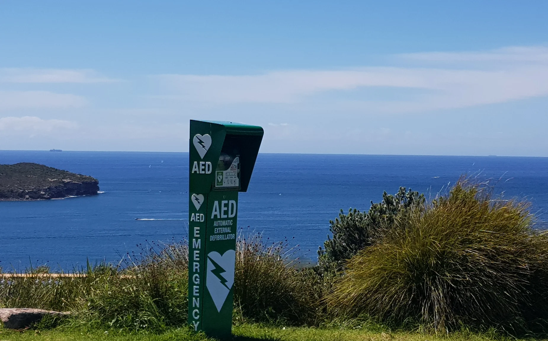 AED by the harbour